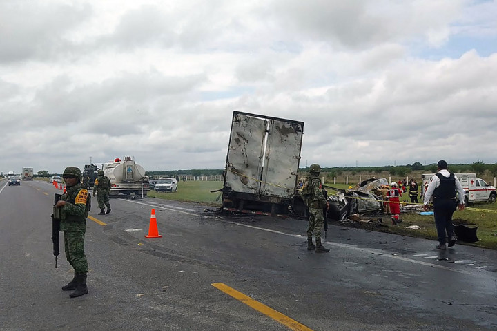 Media lokal melaporkan bahwa lebih dari 20 orang mungkin tewas dalam kecelakaan itu dan mengakibatkan kebakaran, namun petugas tanggap pertama masih bekerja untuk sepenuhnya memahami situasi di tempat kejadian, kata pejabat kantor kejaksaan.
