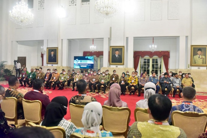 Dia menyebut keluhan tersebut mungkin disebabkan karena suplai pupuk yang kurang, distribusi tidak benar, atau sebab lainnya.