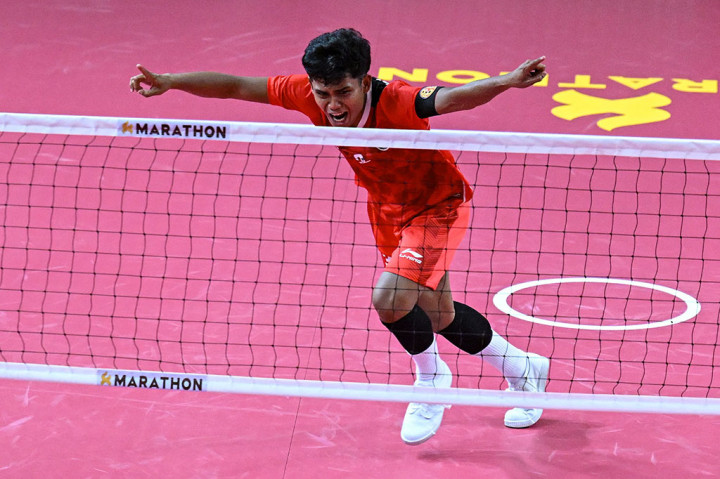 Pada gim ketiga, komposisi Hardiansyah/Rusdi tetap dipertahankan dan tetap efektif. Rusdi kembali menunjukkan kelasnya melalui smash-smash tajamnya untuk menyelesaikan umpan akurat dari Hardiansyah. Indonesia pun langsung unggul 8-5 bahkan memperlebar jarak saat memasuki interval menjadi 11-7.