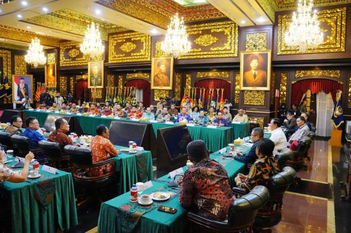 Di akhir pertemuan, Menhan Prabowo menampilkan video “Perisai Trisula Nusantara” yang merupakan gambaran rencana Pertahanan Indonesia ke depan berdasarkan Sistem Pertahanan Keamanan Rakyat Semesta.