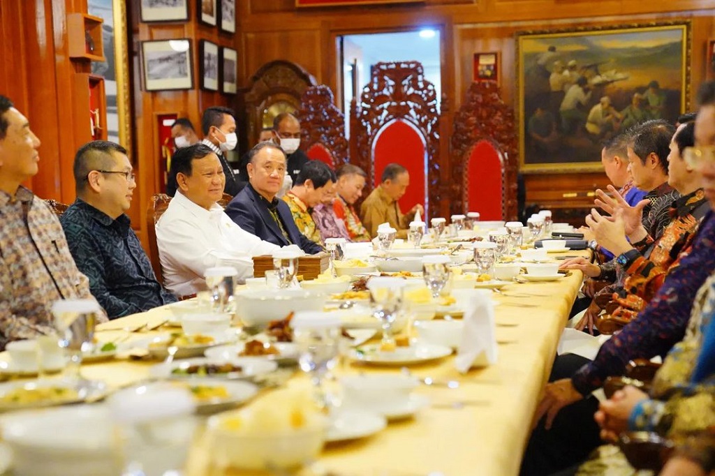 Hary Tanoesoedibjo dan Ketua Umum PSMTI menyampaikan apresiasi atas penerimaan oleh Presiden RI dan Menteri Pertahanan.