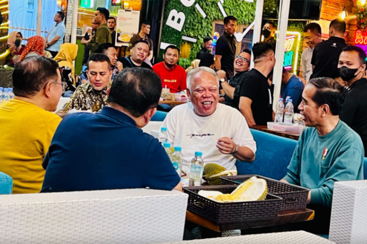 Presiden bertutur bahwa dirinya juga sempat terkecoh adegan ketika pelatih Indonesia, Indra Sjafri melakukan sujud syukur dan berselebrasi di akhir babak kedua mengira pertandingan sudah berakhir. 