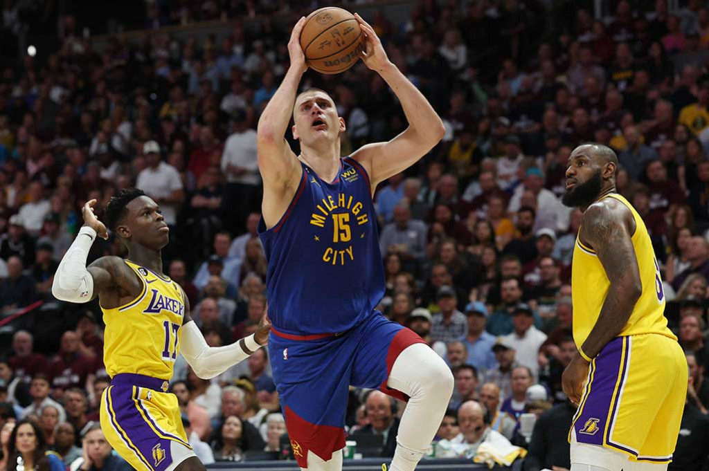 Nikola Jokic kembali mencetak triple-double pada laga final NBA Wilayah Barat antara Denver Nuggets melawan Los Angeles Lakers dengan skor akhir 132-126 di Ball Arena Denver Colorado, Rabu, 17 Mei 2023 WIB.