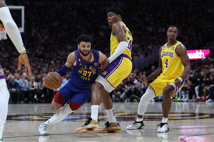 Selain Jokic, Jamal Murray mencatat 31 poin, Kentavious Caldwell-Pope 21 poin, Bruce Brown Jr 16 poin, Michael Porter Jr 15 poin dan 10 rebound, dan Aaron Gordon 12 poin.