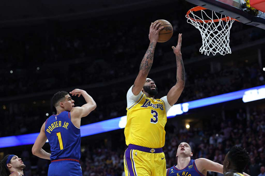 Sementara itu big man Lakers Anthony Davis mencatatkan poin terbanyak yaitu 40 poin dan 10 rebound, disusul oleh LeBron James 26 poin dan 12 rebound, serta sembilan assist.