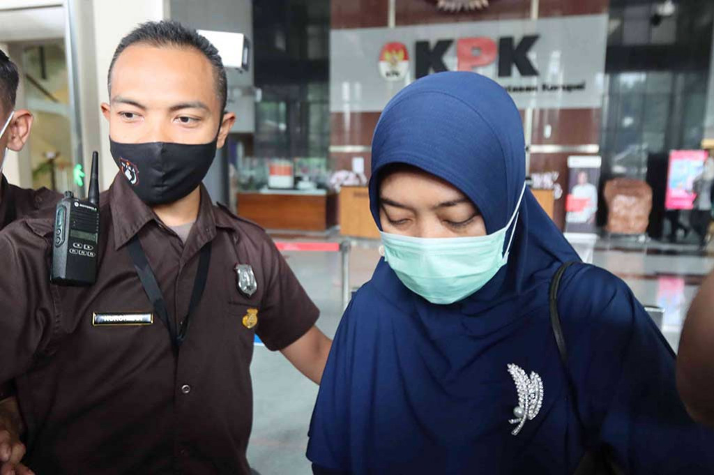 Chusnunia menjalani klarifikasi selama sekitar 4 jam. Yang bersangkutan tiba di Gedung Merah Putih KPK di Jakarta pada Rabu pukul 08.52 WIB dan selesai menjalani klarifikasi pada pukul 13.03 WIB.
