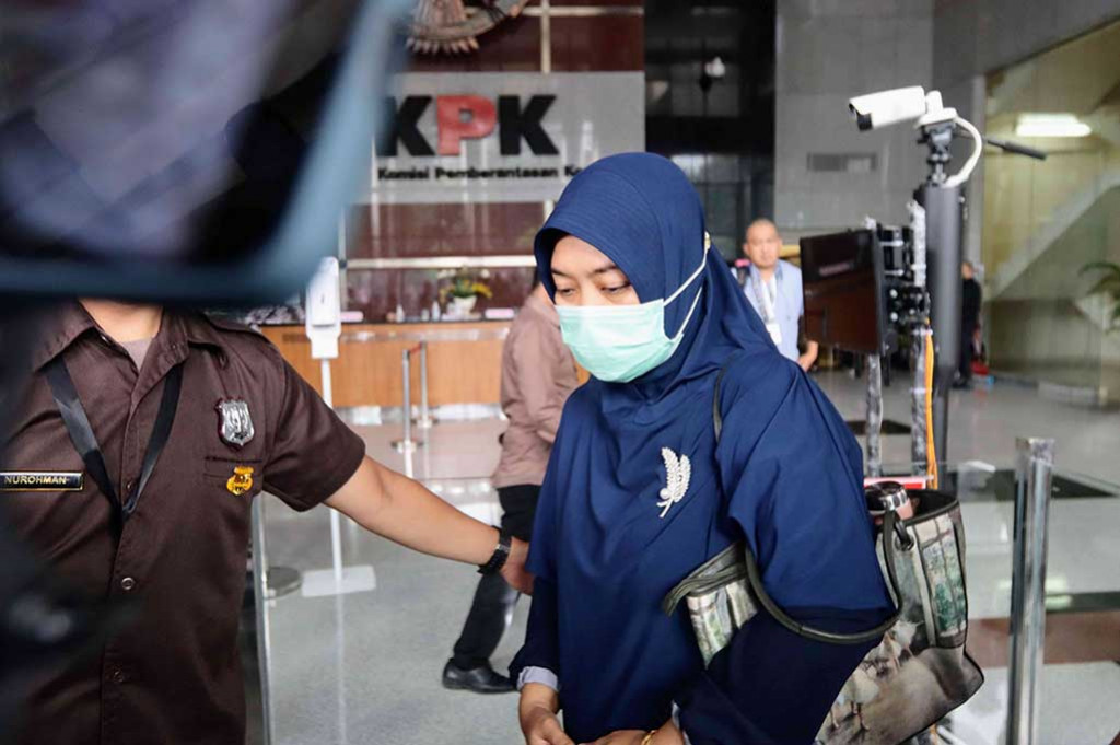 Chusnunia sama sekali tidak berkomentar terkait klarifikasi oleh Direktorat LHKPN Kedeputian Pencegahan dan Monitoring KPK, dan memilih untuk langsung meninggalkan Gedung Merah Putih KPK.