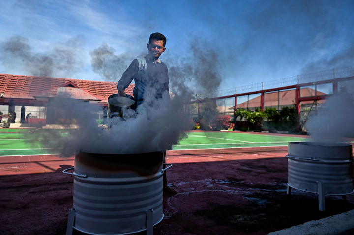 Kepala Lapas Kelas IIA Banda Aceh Said Mahdar mengatakan deklarasi merupakan instruksi Direktur Jenderal Pemasyarakatan Kementerian Hukum dan HAM RI. Barang-barang yang dimusnahkan tersebut disita dari razia petugas terhadap warga binaan