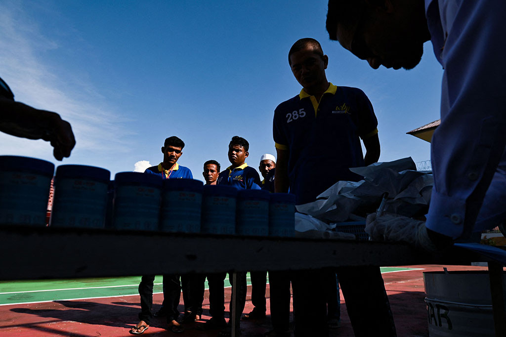 Barang-barang sitaan warga binaan Lapas Kelas IIA Banda Aceh yang dimusnahkan tersebut di antaranya telepon genggam, alat elektronik, senjata tajam, dan lainnya. Pemusnahan dilakukan dengan cara dibakar