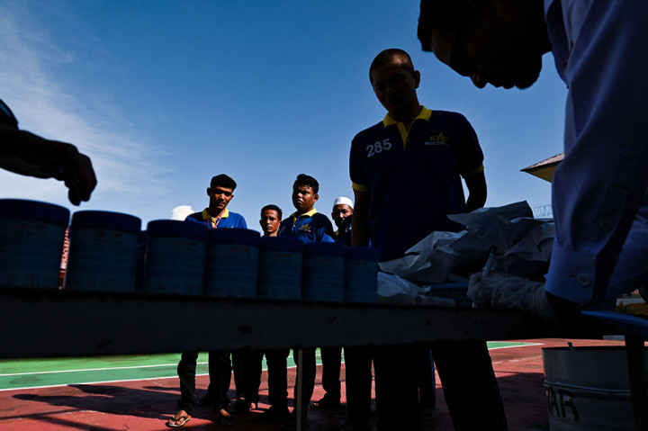 Barang-barang sitaan warga binaan Lapas Kelas IIA Banda Aceh yang dimusnahkan tersebut di antaranya telepon genggam, alat elektronik, senjata tajam, dan lainnya. Pemusnahan dilakukan dengan cara dibakar