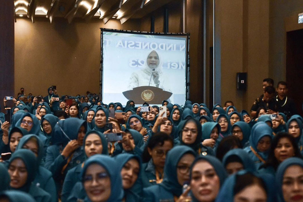 Dalam sambutannya, Ibu Iriana mengucapan selamat kepada seluruh tim penggerak PKK. Ibu Iriana menyampaikan bahwa gerakan PKK harus mengedepankan prinsip kerja partisipatif.