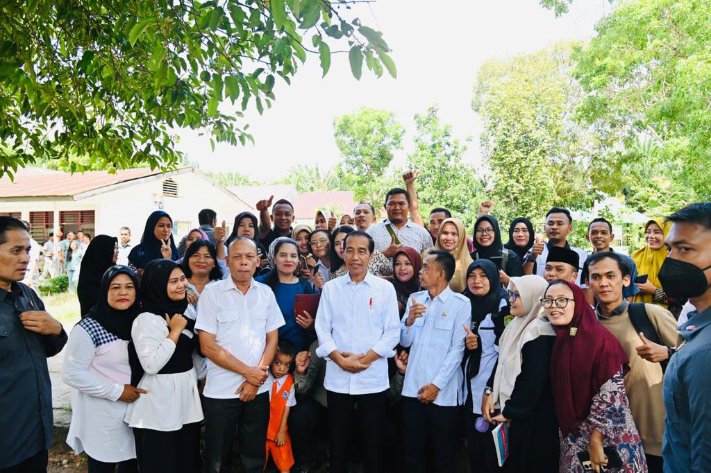 Saat meninjau SMK PPN 1, Presiden antara lain melihat pembibitan tanaman, utamanya kelapa sawit. Presiden menilai bibitnya sudah cukup baik, tetapi tempat pembibitannya memerlukan peningkatan agar para siswa bisa melihat langsung bagaimana proses bertani yang baik.