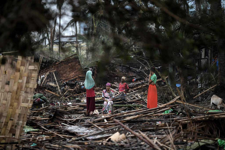 Lebih dari 400 orang tewas di Negara Bagian Rakhine, Myanmar, setelah Siklon Mocha menerjang wilayah pesisir antara Distrik Cox's Bazar di Bangladesh dan kota kecil Kyaukpyu di Myanmar pada Minggu, 14 Mei 2023.
