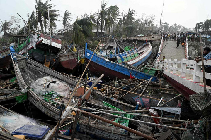 Pusat Peringatan Topan Gabungan menyebutkan bahwa Siklon Mocha, salah satu badai terkuat yang pernah melanda wilayah itu memasuki pesisir Rakhine dengan kecepatan angin lebih dari 217 kilometer per jam.