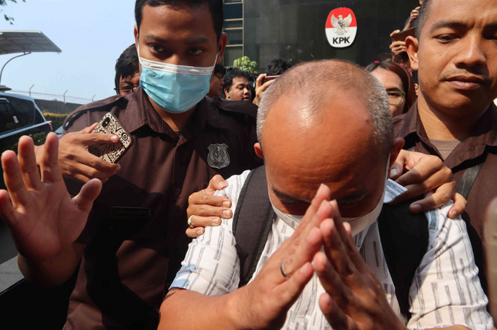 Wali Kota Pangkalpinang Maulan Aklil bungkam usai memberikan klarifikasi Laporan Harta Kekayaan Penyelenggaraan Negara (LHKPN) miliknya kepada Komisi Pemberantasan Korupsi (KPK).