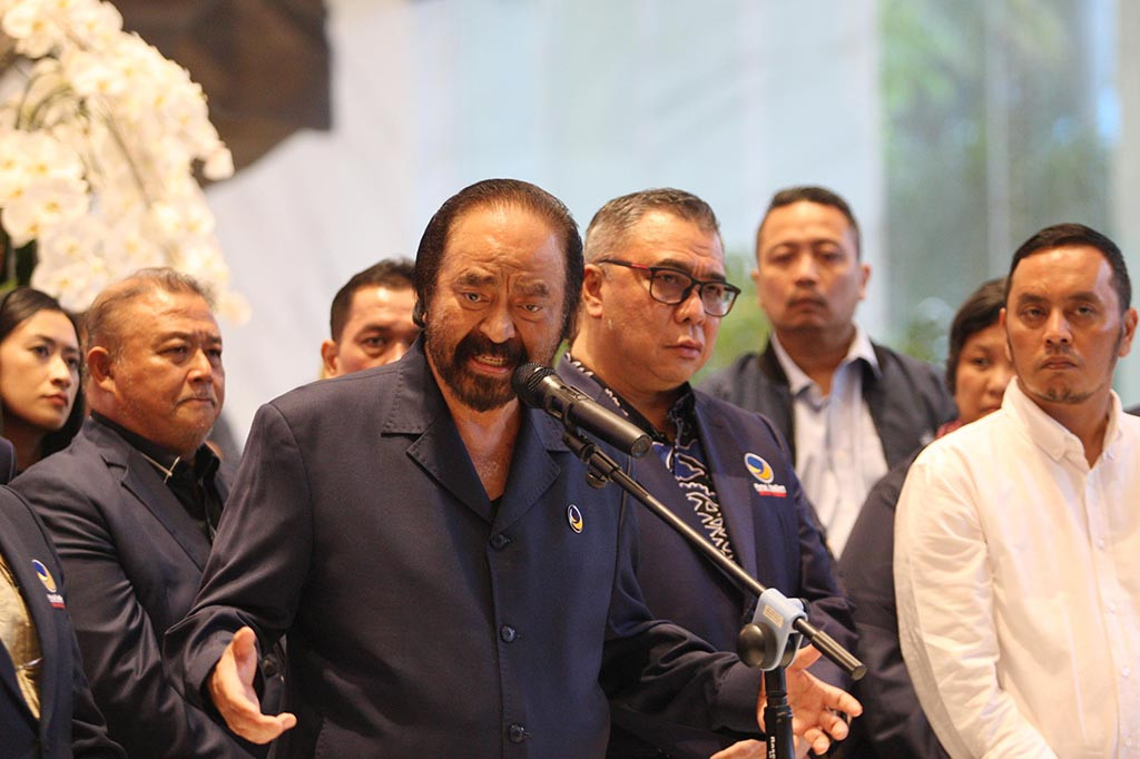 Paloh mengatakan hal tersebut adalah komitmen Partai NasDem sejak awal berdiri. Dia mengatakan, partainya ingin menjadi garda terdepan dalam penegakan hukum.