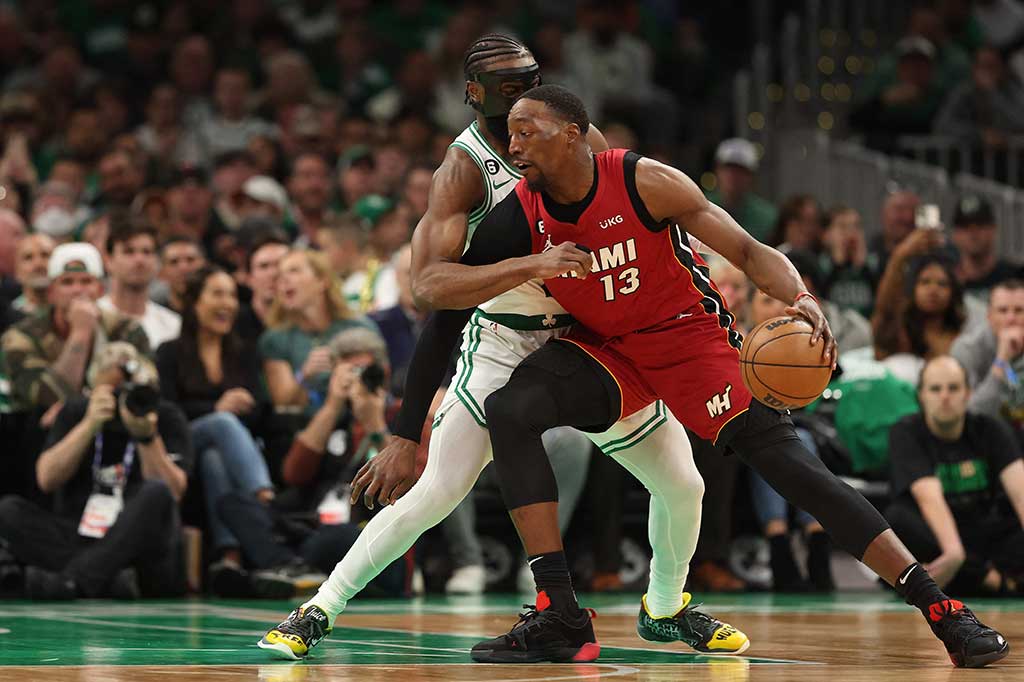 Bam Adebayo menambahkan 20 poin untuk Heat dan empat pemain Miami Heat lain masing-masing mencetak 15 poin, yaitu Gabe Vincent, Max Strus, Caleb Martin, dan Kyle Lowry.
