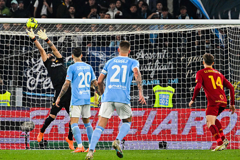 Tuan rumah kembali mengancam lewat tendangan Kerem Demirbay dari luar kotak penalti pada menit ke-20 dan 26. Namun, kedua percobaannya itu masih bisa diselamatkan kiper Rui Patricio. Babak pertama tuntas tanpa gol.