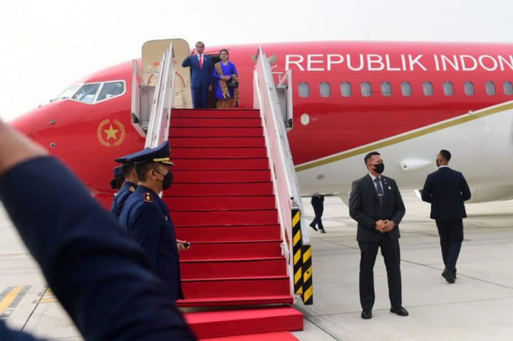 Presiden menyampaikan pertemuan G7 tersebut merupakan pertemuan kepala negara anggota G7 dengan mitra-mitranya, dan akan membahas antara lain perubahan iklim, pangan, energi dan hal lain.