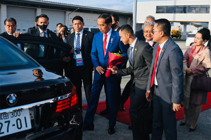 Jokowi dan Ibu Negara kemudian langsung menuju hotel tempatnya bermalam selama di Hiroshima untuk kemudian melanjutkan agenda kunjungan kerja keesokan harinya menghadiri Konferensi Tingkat Tinggi (KTT) G7 dengan negara-negara mitra atau G7 Outreach Summit Tahun 2023.