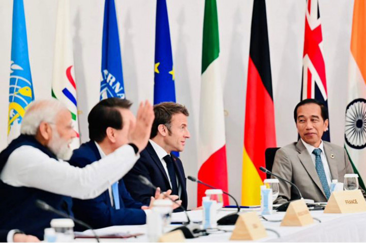 Lebih lanjut, Presiden menjelaskan bahwa pandemi telah mengajarkan dunia tentang pentingnya melibatkan lebih banyak negara dalam rantai pasok global. Untuk itu, Presiden Jokowi menyerukan penghentian kebijakan monopoli. 