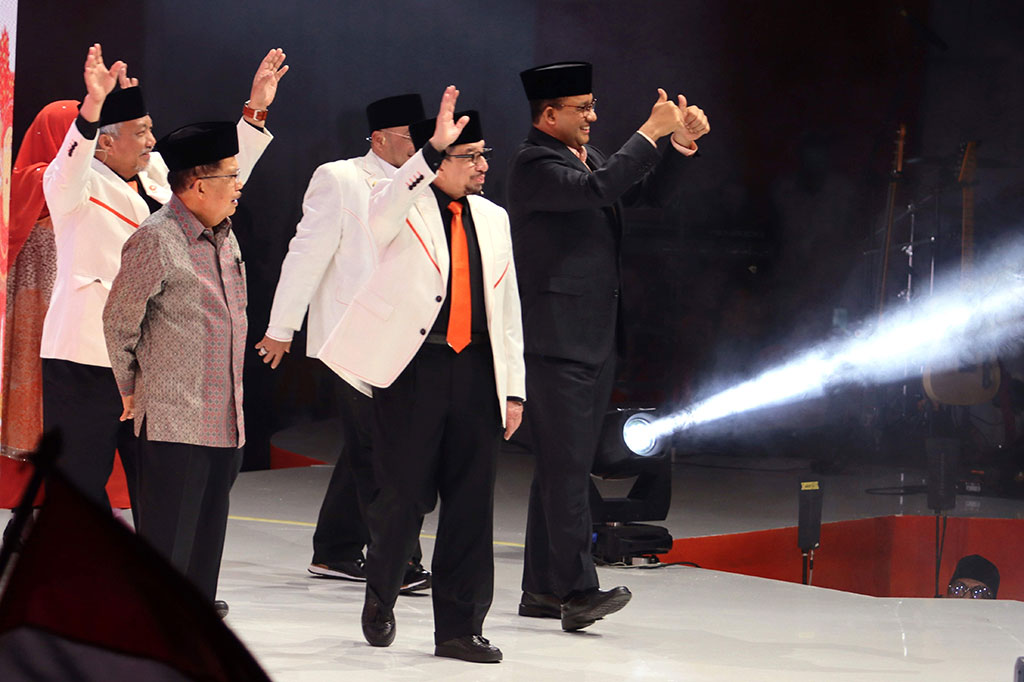 Saat disinggung apakah yang kemungkinan menjadi cawapres Anies adalah Menteri Pariwisata dan Ekonomi Kreatif Sandiaga Uno atau Ketua Umum Partai Demokrat Agus Harimurti Yudhoyono (AHY), Anies menjawab, 