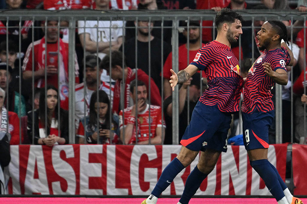 RB Leipzig berbalik unggul setelah mendapatkan tendangan penalti pada menit ke-74 usai Christopher Nkunku dijatuhkan oleh Pavard. Nkunku maju sebagai eksekutor dan sukses mengelabui Sommer untuk mengubah skor menjadi 2-1.