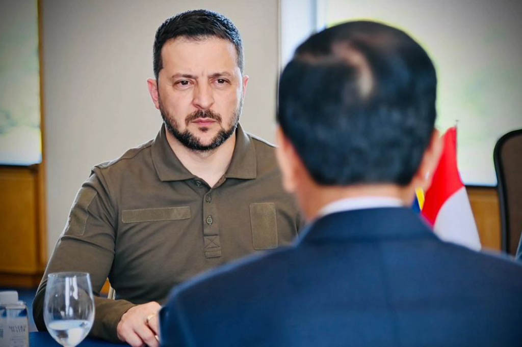 Sementara itu, Presiden Zelenskyy menyampaikan apresiasi atas peran Indonesia untuk mengupayakan perdamaian di Ukraina. Presiden Zelenskyy masih ingat bahwa Presiden Jokowi adalah salah satu dari pemimpin negara yang pertama berkunjung ke Kyiv di tengah situasi sulit yang dihadapi Ukraina.