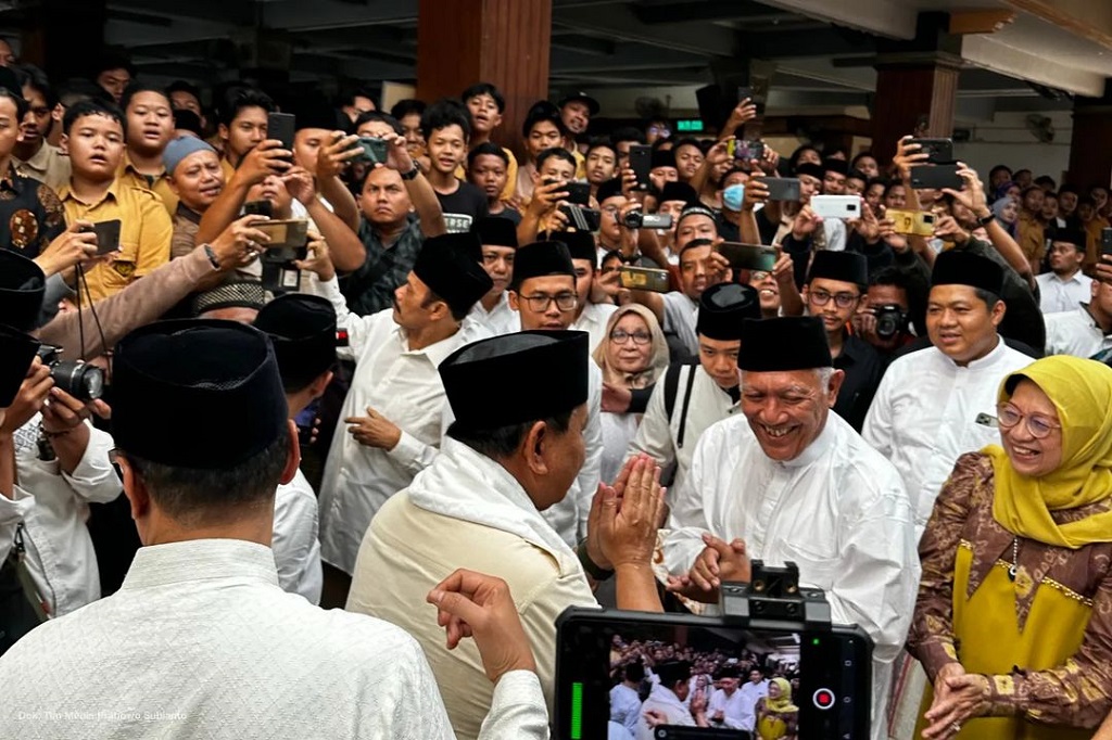 Menteri Pertahanan Prabowo Subianto mengunjungi Pondok Pesantren Tebuireng yang merupakan salah satu pesantren terpenting di Jawa pada abad 20 dan terbesar di Kabupaten Jombang, Jawa Timur, Minggu, 21 Mei 2023. Menhan bermaksud untuk bersilaturahmi dan berziarah ke makam Presiden ke-4 RI KH. Abdurrahman Wahid (Gus Dur).