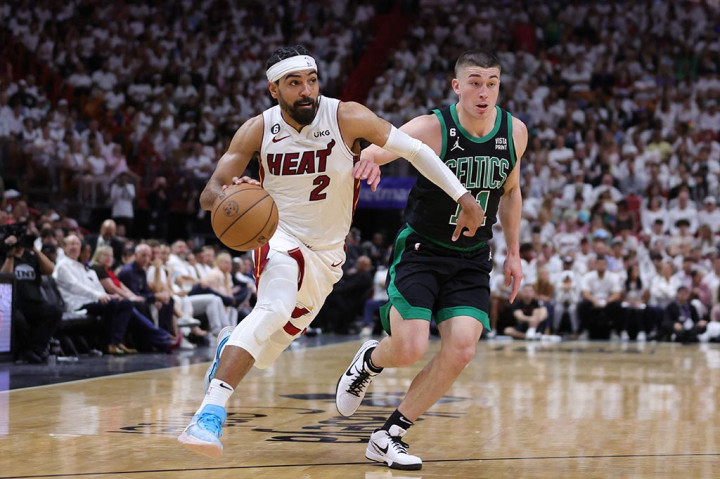 Miami Heat mengalahkan Boston Celtics pada hari Minggu, 21 Mei 2023 meraih kemenangan 128-102 untuk mengambil cengkeraman 3-0 di final Wilayah Timur NBA.
