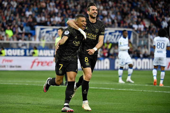 Dia mencetak gol pada menit keenam, mengumpulkan umpan Fabian Ruiz dan membalikkan bek Gauthier Hein sebelum menembak tinggi ke gawang.