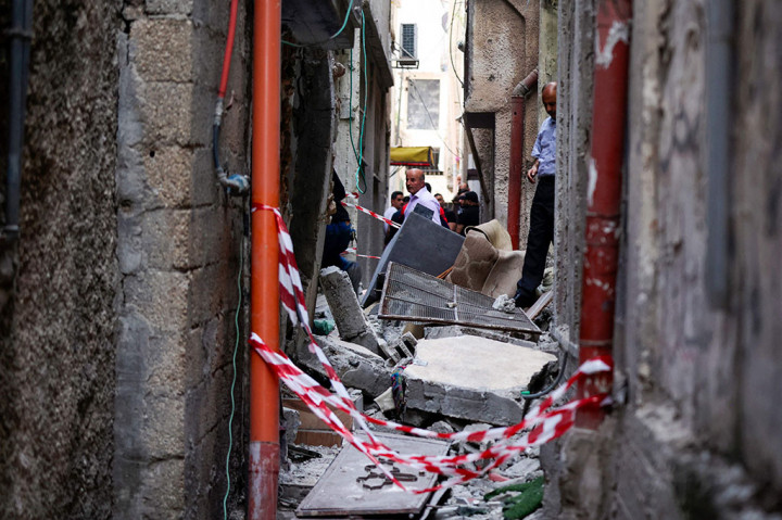 Dalam sebuah pernyataan, kementerian kesehatan Palestina mengidentifikasi tiga pria yang tewas di kamp pengungsi Balata di Nablus sebagai Muhammad Abu Zaytoun, 32, Fathi Abu Rizk, 30, dan Abdullah Abu Hamdan, 24. 