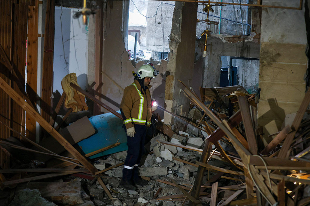 Pasukan Israel membunuh tiga pejuang Palestina semalam di Tepi Barat yang diduduki, sumber-sumber Palestina mengatakan Senin, 22 Mei 2023 dalam apa yang tentara gambarkan sebagai operasi untuk menangkap tersangka teroris.