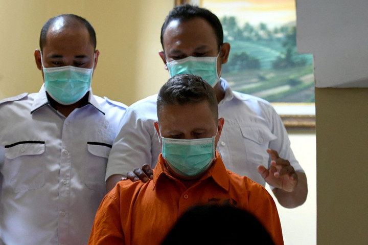 Kepolisian Daerah Bali melakukan penahanan sementara seorang buronan Interpol warga negara Kanada bernama Stephane Gagnon (50) yang masuk dalam pencarian orang karena terlibat kasus penipuan di negaranya.