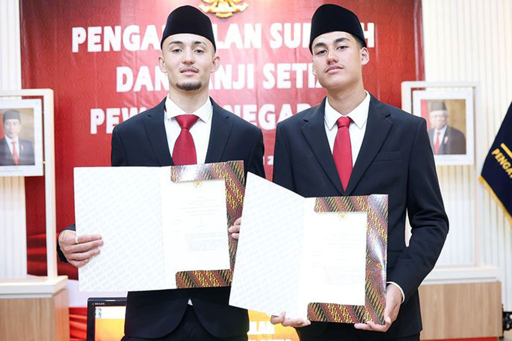 Dua pemain kelahiran Belanda, Rafael Struick dan Ivar Jenner, resmi menjadi warga negara Indonesia (WNI), usai menjalani upacara pengambilan sumpah kewarganegaraan di Kantor Wilayah Kementerian Hukum dan HAM DKI Jakarta, Senin, 22 Mei 2023.