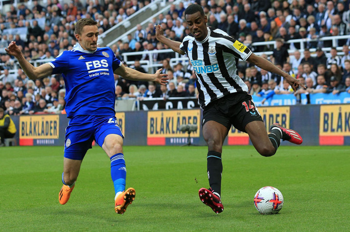 Selepas jeda, Newcastle tetap mendominasi permainan. Pada menit ke-53, sebuah aksi individu dari sisi kanan diakhiri dengan tendangan Alexander Isak yang masih ditepis Iversen.