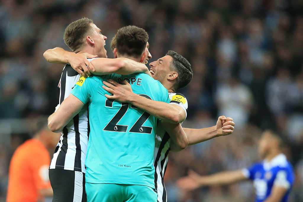 Tambahan waktu menit tidak cukup bagi kedua tim untuk mencetak gol. Laga Newcastle kontra Leicester City berakhir imbang tanpa gol. 