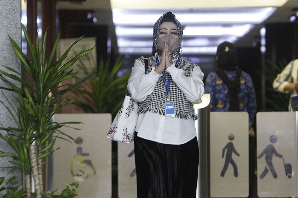 Komisi Pemberantasan Korupsi (KPK) kembali memanggil Sekretaris Daerah (Sekda) Provinsi Riau SF Hariyanto dan Kepala Dinas Kesehatan (Kadinkes) Lampung Reihana untuk memberikan klarifikasi Laporan Harta Kekayaan Penyelenggara Negara (LHKPN), Senin.