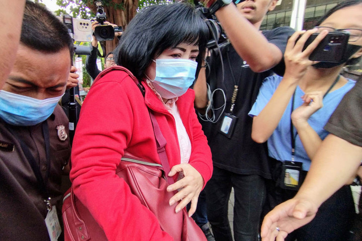 Sebelumnya, Inspektur DKI Jakarta Syaefuloh Hidayat menjelaskan pencopotan jabatan Selvy Mandagi sebagai Kepala Seksi Peningkatan Kualitas Perumahan dan Kawasan Permukiman Suku Dinas Perumahan Rakyat dan Kawasan Permukiman Jakarta Utara untuk memudahkan proses pemeriksaan.