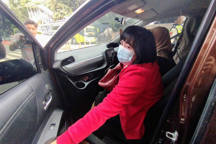 Saat ditanya apakah Selvy Mandagi akan diperiksa Tim Laporan Harta Kekayaan Penyelenggara Negara (LHKPN) KPK, kata Syaefuloh, sudah seharusnya para pejabat melaporkan harta kekayaannya secara terbuka.