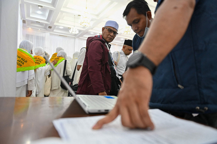 Keberangkatan 4.343 jamaah calon haji Aceh itu terbagi dalam 12 kloter, di antaranya 11 kloter terisi penuh jamaah asal Aceh, dan kloter ke-12 merupakan kloter campuran bersama jamaah dari Lombok, Nusa Tenggara Barat (NTB).