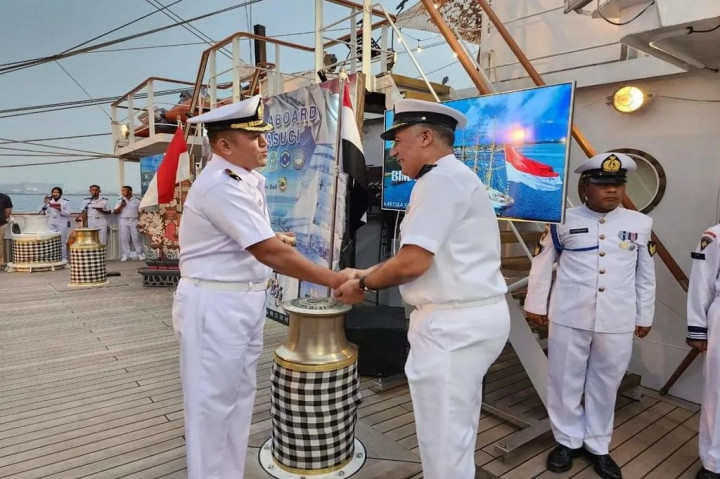 Usai menyelesaikan pelayaran etape kelima di Alexandria Mesir, KRI Bima Suci bersiap bertolak dari Alexandria Naval Base menuju Algeria pada Senin, 22 Mei 2023.