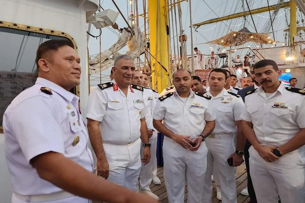 Sebelumnya, KRI Bima Suci di Alexandria Naval Base pada Sabtu, 20 Mei 2023 disambut oleh Atase Pertahanan RI Mesir Kolonel Kav Aria Sanggita Saleh beserta staf Athan, dilanjutkan dengan Courtesy Call Komandan KRI Bima Suci Letkol Laut (P) M. Sati Lubis beserta 2 perwira staff kepada Commander of Alexandria Naval Base Rear Admiral Walid Ali Mahmoud Atiyah.