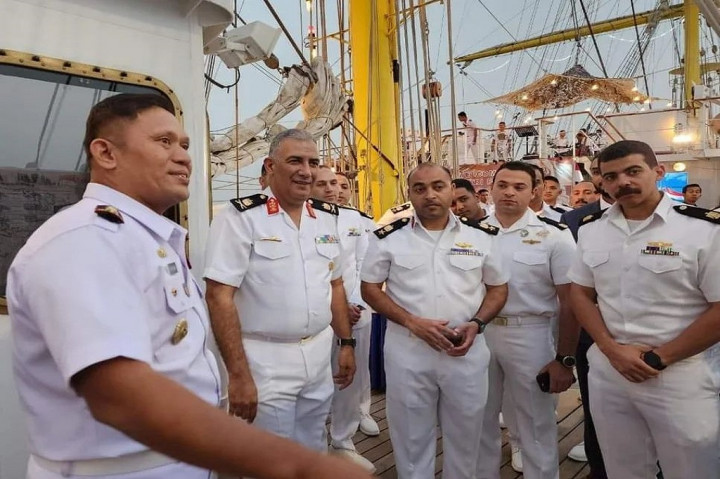Sebelumnya, KRI Bima Suci di Alexandria Naval Base pada Sabtu, 20 Mei 2023 disambut oleh Atase Pertahanan RI Mesir Kolonel Kav Aria Sanggita Saleh beserta staf Athan, dilanjutkan dengan Courtesy Call Komandan KRI Bima Suci Letkol Laut (P) M. Sati Lubis beserta 2 perwira staff kepada Commander of Alexandria Naval Base Rear Admiral Walid Ali Mahmoud Atiyah.