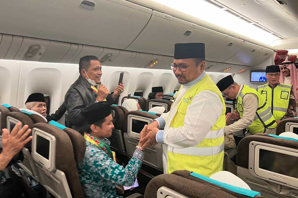 Kondisi di Arab Saudi, kata dia, berbeda dengan di Indonesia. Cuaca di Arab Saudi jauh lebih panas ketimbang Indonesia sehingga jemaah harus dapat menyesuaikan diri. Di satu sisi, pemerintah juga telah menyiapkan para petugas untuk memberikan layanan kesehatan.