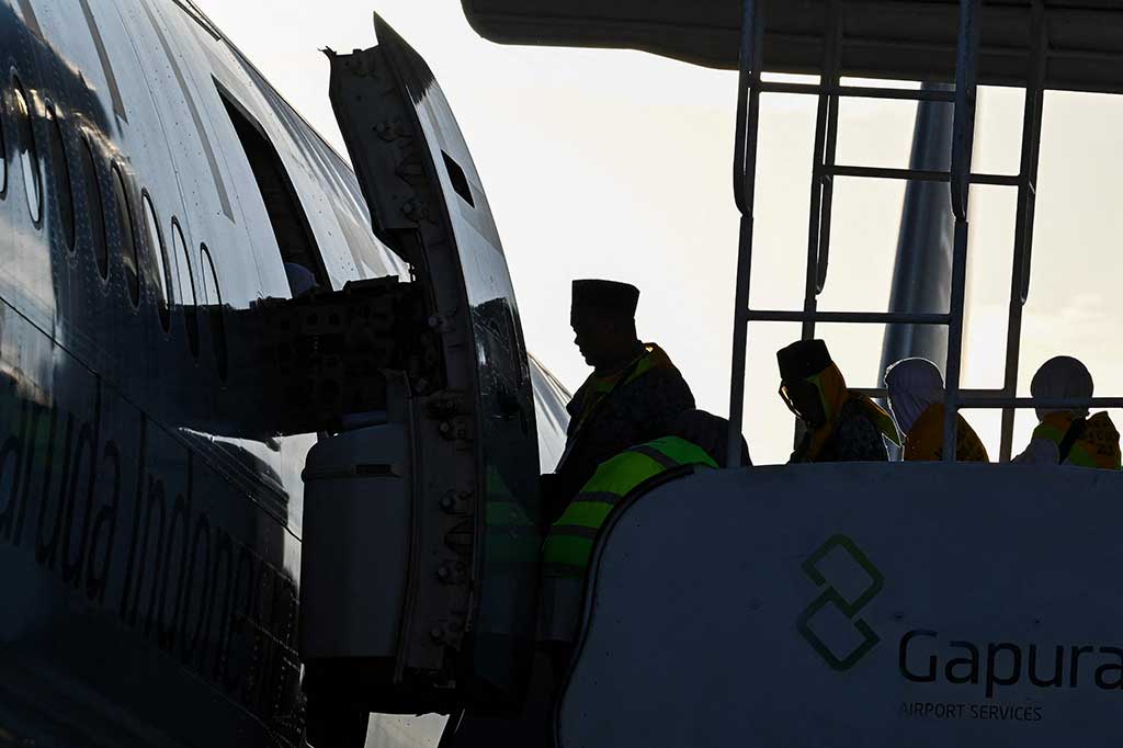 Jemaah kloter pertama berangkat sekitar pukul 07.45 WIB, dan bakal mendarat di Bandara Amir Muhammad bin Abdul Aziz (AMAA) Madinah, Arab Saudi.
