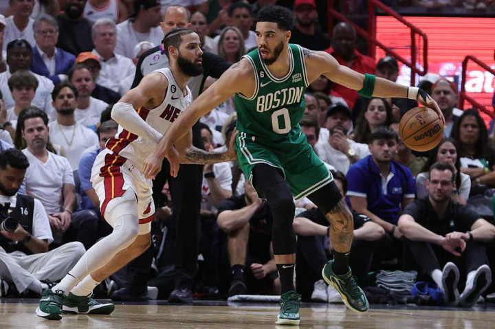 Jayson Tatum mencetak 34 poin dan 11 rebound, Derrick White dan Jaylen Brown masing-masing menambahkan 16 poin yang membuat Celtics batal dipulangkan oleh Heat yang sebelumnya sudah unggul 3-0 lebih dulu.