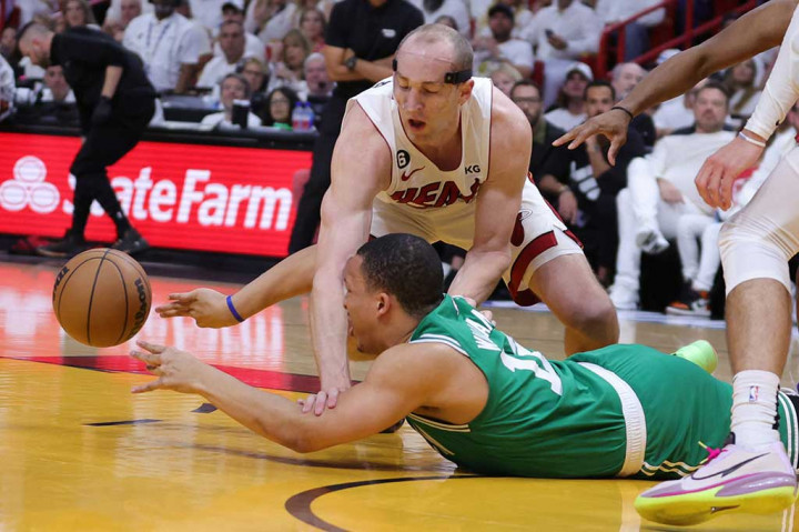 Grant Williams mencetak 14 poin, Al Horford menyumbang 12 poin, dan Marcus Smart 11 poin.