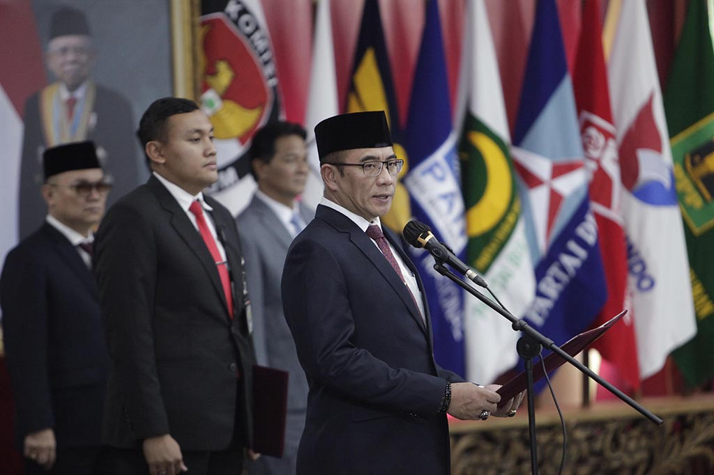 Komisi Pemilihan Umum (KPU) RI resmi melantik 106 anggota KPU dari 20 provinsi di Indonesia untuk periode 2023-2028.