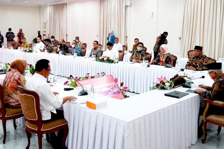 Untuk itu, Wapres memerintahkan para menteri dan pimpinan lembaga terkait untuk meningkatkan kinerja pensasaran melalui pemanfaatan Data P3KE, peningkatan kualitas implementasi, serta konvergensi program, baik pengurangan beban pengeluaran maupun pemberdayaan ekonomi benar-benar dapat mensasar kantong-kantong kemiskinan.